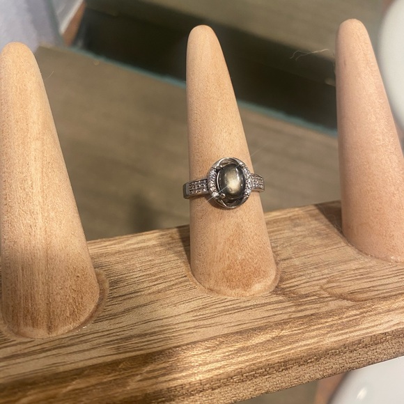 Black Star Sapphire and White Gems Atop Sterling Silver - Picture 4 of 6